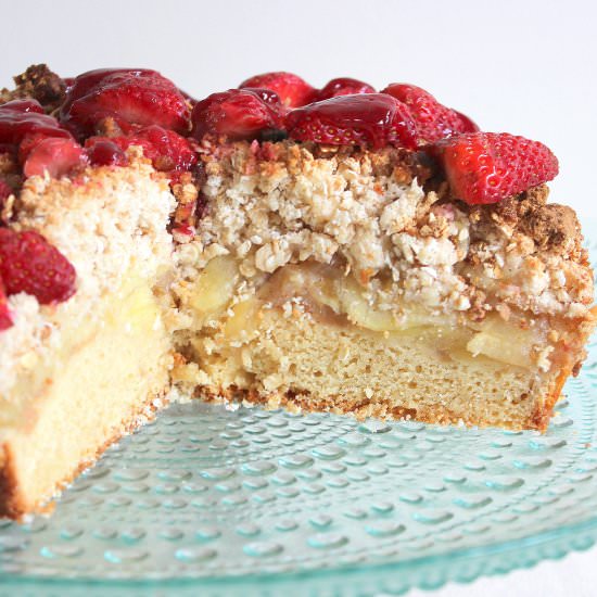 Apple and Strawberry Crumble Cake