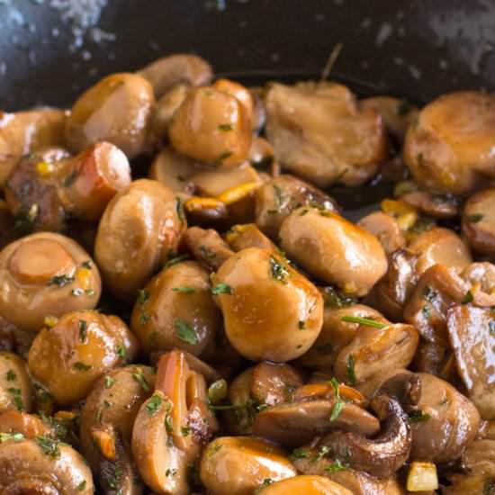 15 Minute Garlic Sautéed Mushrooms