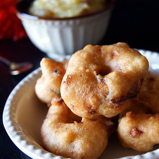 Medhu Vadai (Savory Donuts)
