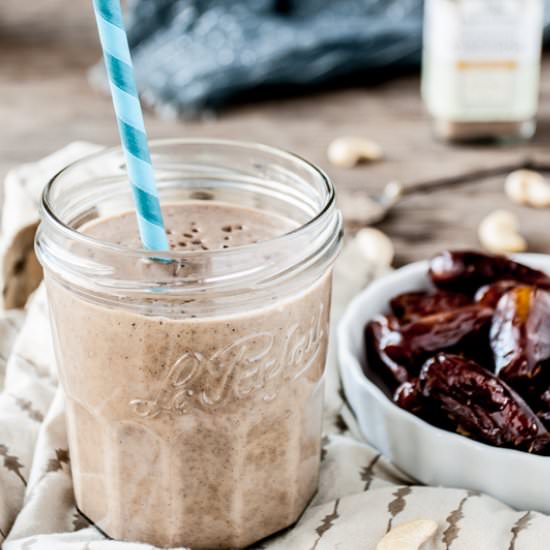 Cashew, Cardamom & Date Smoothie