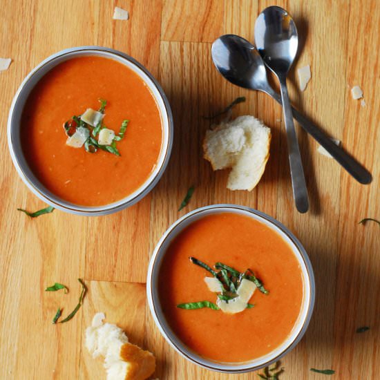 Crockpot Roasted Garlic Tomato Soup