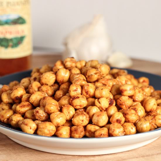 Smoky Garlic Roasted Chickpeas