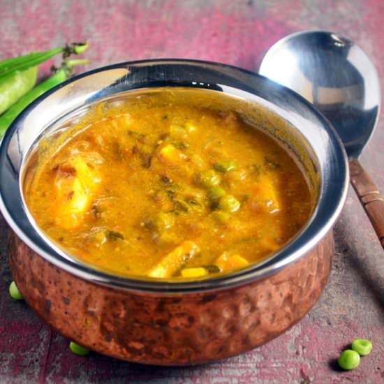 Cottage Cheese-Peas Curry