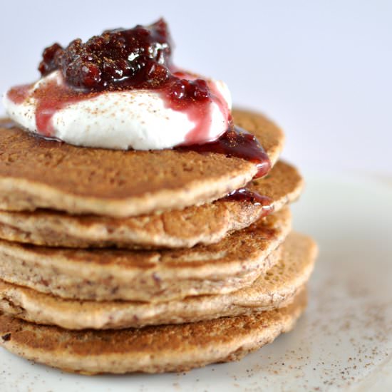 Almond and cinnamon paleo pancakes