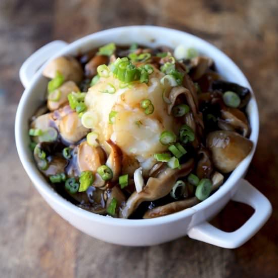 Mashed Potatoes with Mushroom Gravy