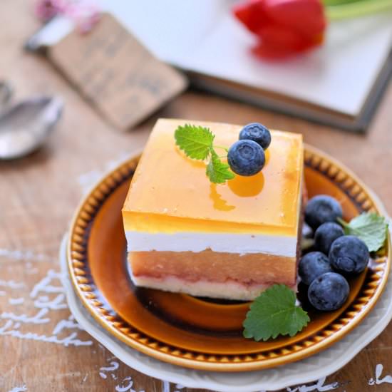 Cake with Apples and Foam