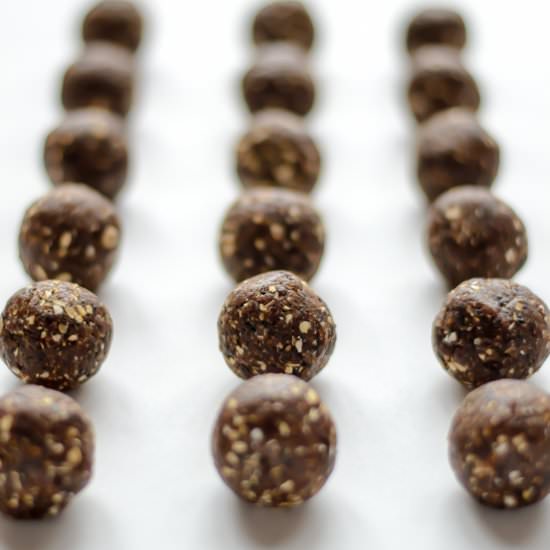 Fig Almond No Bake Energy Bites