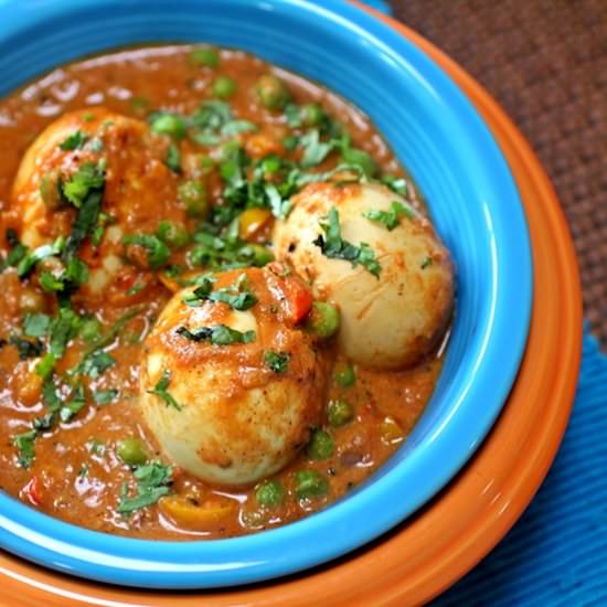 Eggs in a Double Bell Pepper Sauce