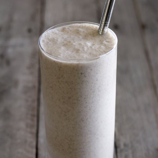 Vanilla Bean Chia Milkshake