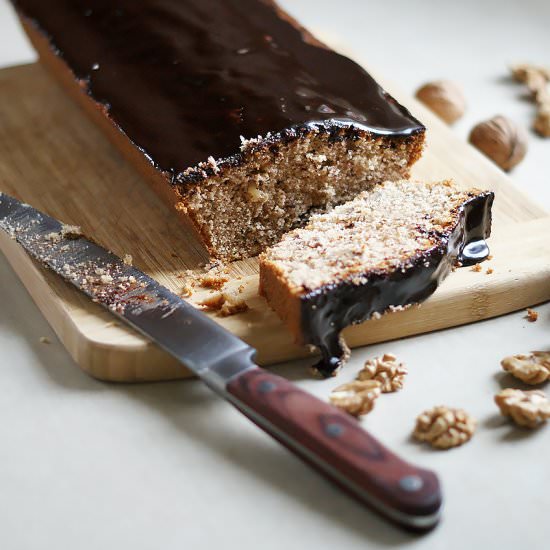Cinnamon Cake with Walnuts