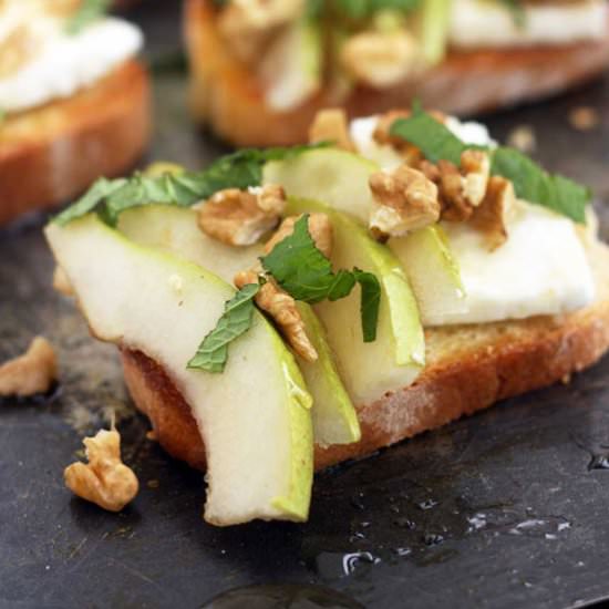 Pear, feta & walnut crostini