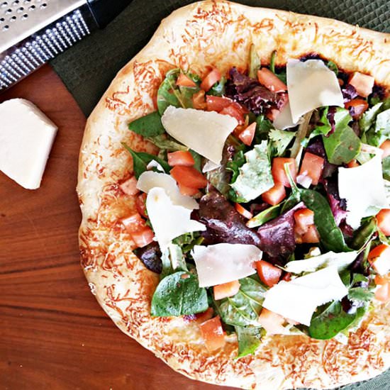 Salad pizza