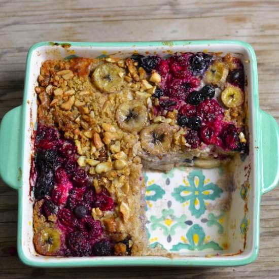 Baked Oatmeal with Berries