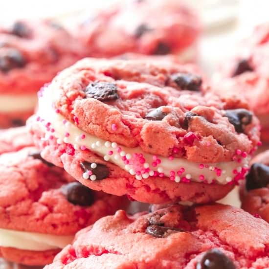 Strawberry Chocolate Chip Oreos