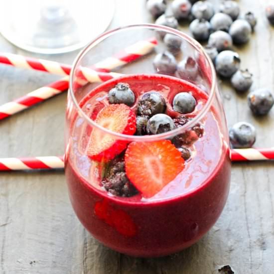 4-Ingredient Vegan Berry Smootie