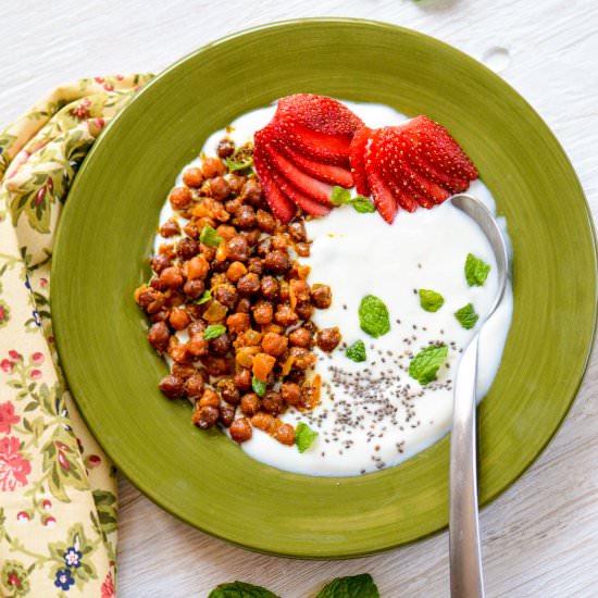 Masala Chickpeas and Yogurt Breakfast