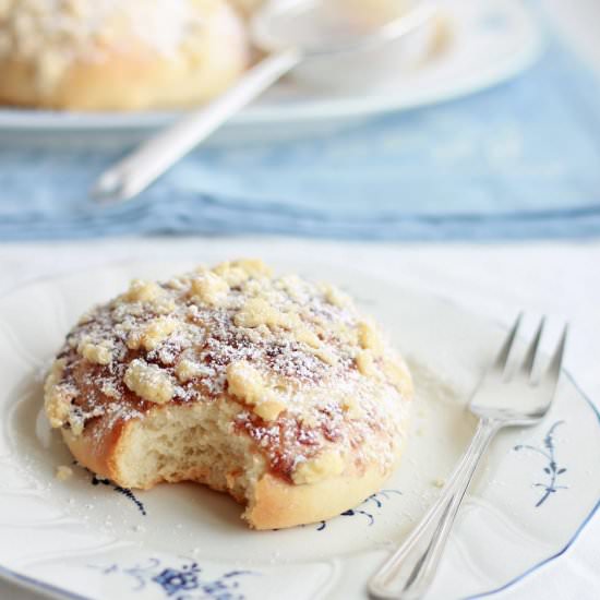 German Streusel Buns