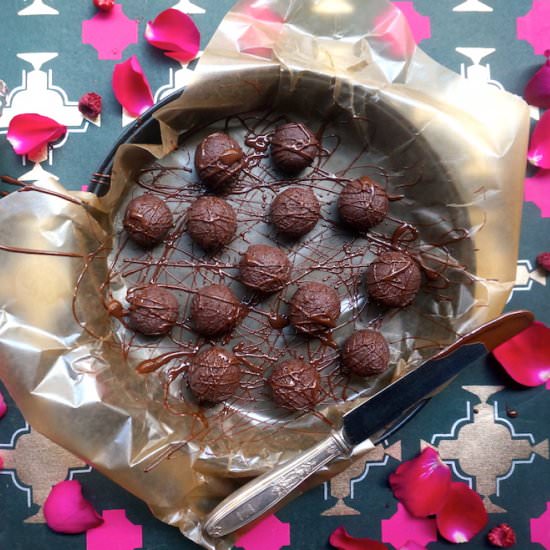 Simple Dark Chocolate Truffles