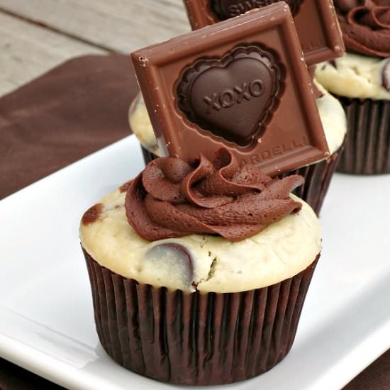 Frosted Chocolate Cheesecake Cupcake