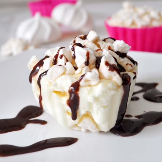 Meringue Cups with Chocolate Sauce