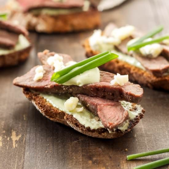 Steak Crostini with Blue Cheese
