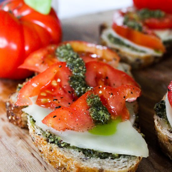 Tomato Pesto Toasts