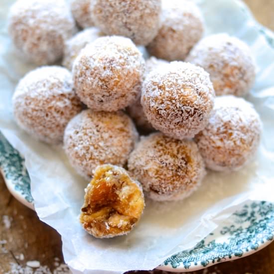 Coconut Date Balls