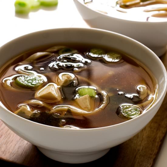 15 Minute Simple Vegan Miso Soup