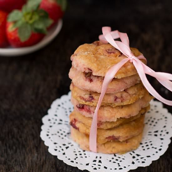 Eggless Strawberries Cookies