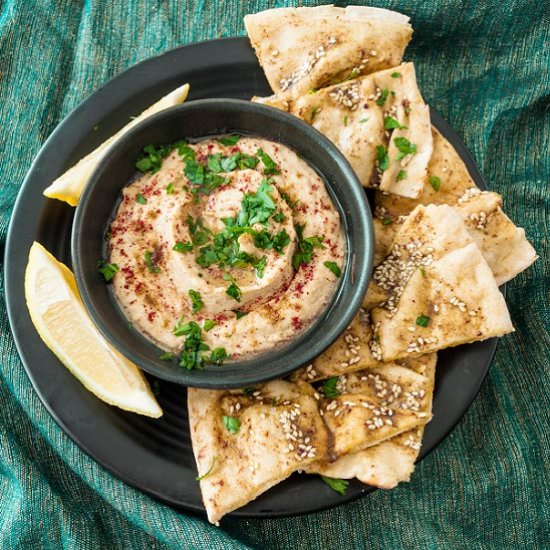 Hummus with Za’atar Spiced Pitas