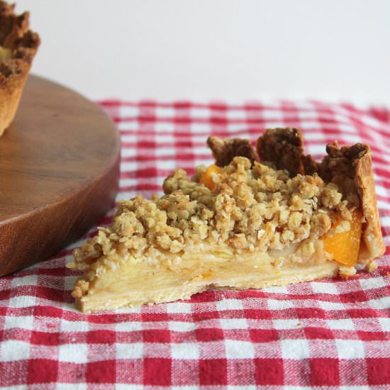 Apple and Peach Crumble Pie