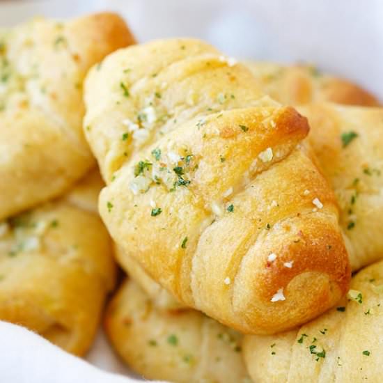 Garlic Butter Cheesy Crescent Rolls