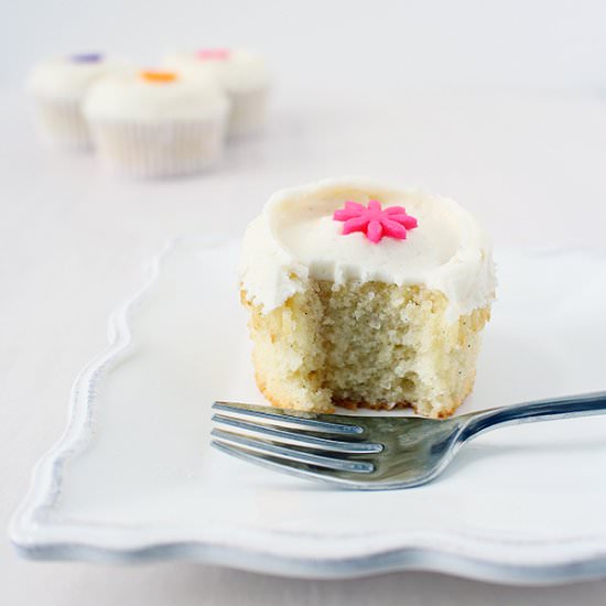 Vanilla Bean White Velvet Cupcakes