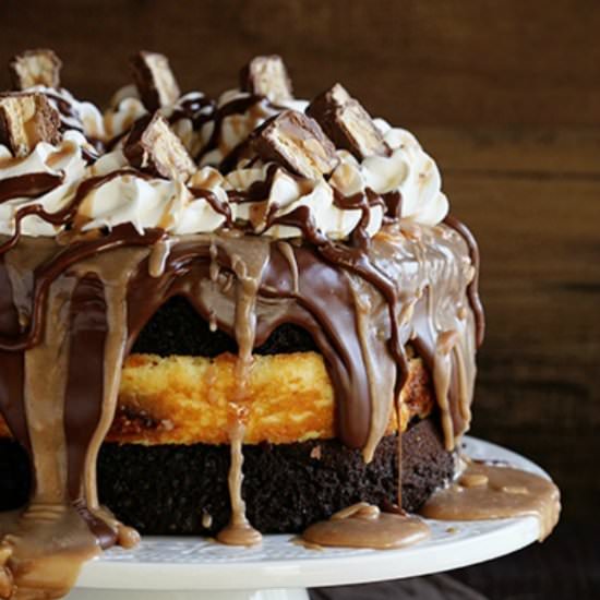 Snickers Cheesecake Cake