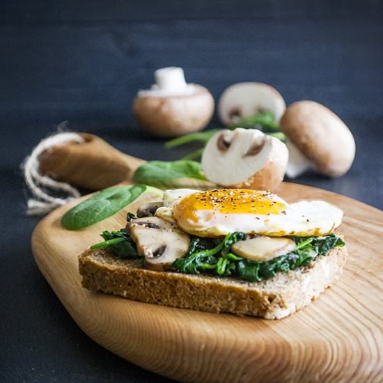 Toasts with Spinach, Mushrooms, and Egg