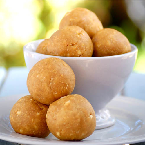 Peanut Butter Protein Raw Bites