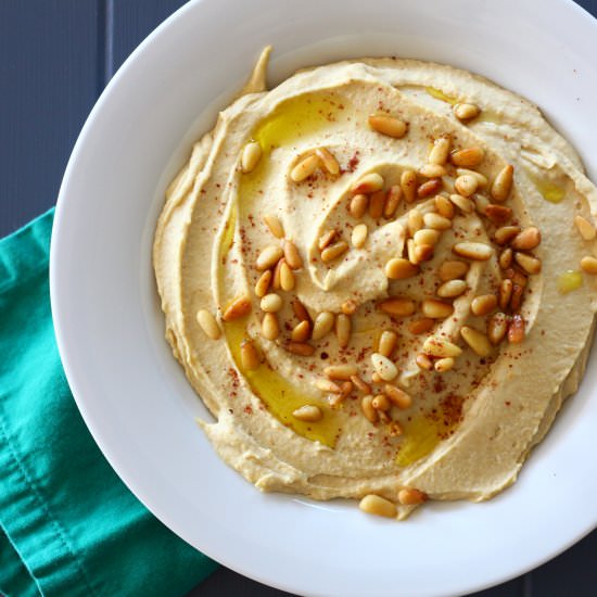 Smooth and Creamy Hummus