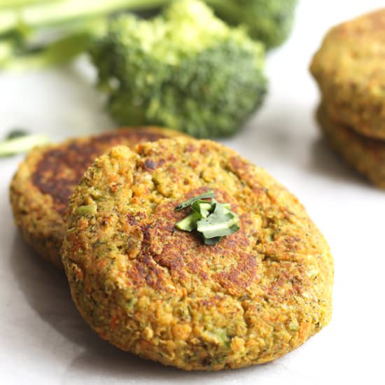 Broccoli Cheeze Chickpea Burgers