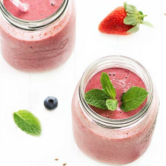 Glowing skin berry smoothie