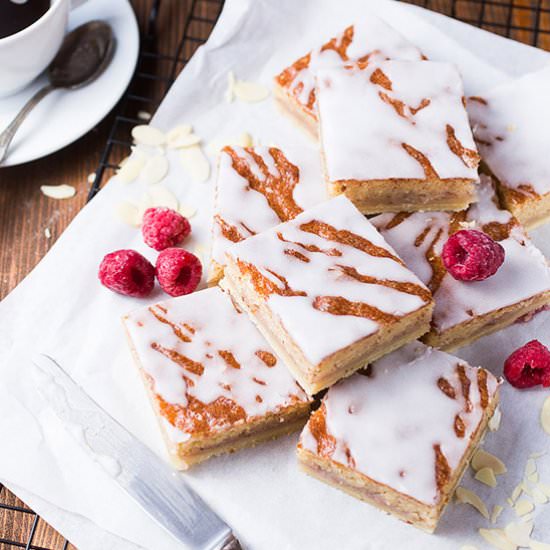 Bakewell Traybake