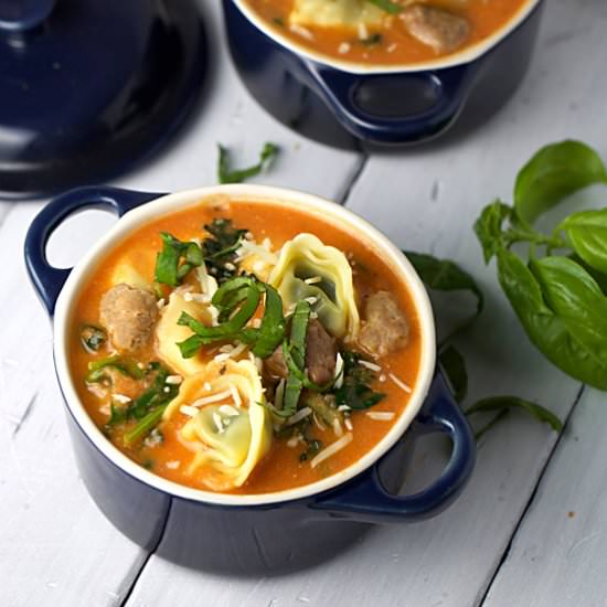 Tuscan Tomato Tortellini Soup