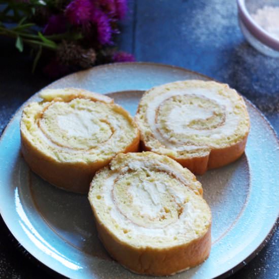 Lemon Swiss Roll with Lemon Curd