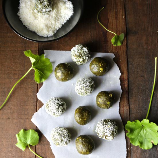 Matcha Cashew Coconut Energy Balls