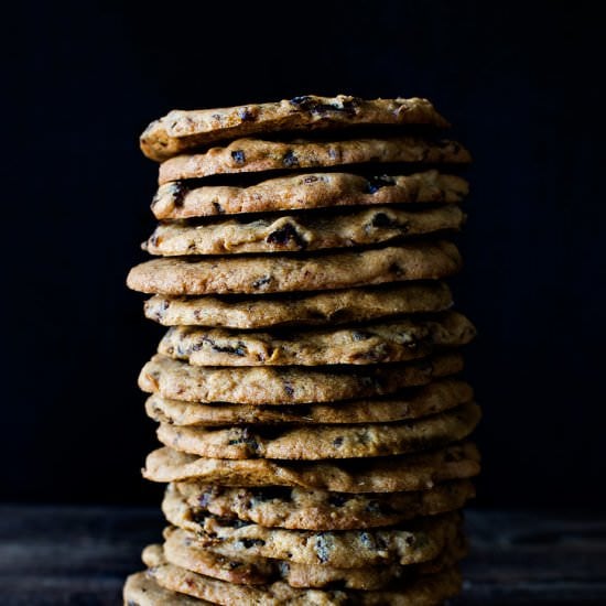 Thin chewy dates and rum cookies