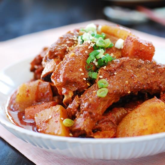 Slow cooker spicy pork ribs