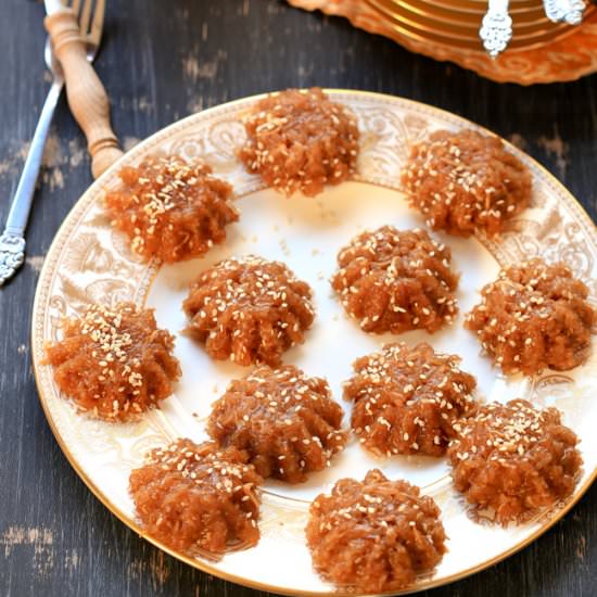 Kuih Wajid with grated coconut