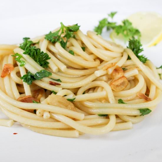 Easy 20 Minute Garlic Pasta