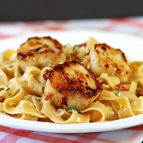 Sea Scallops with Tomato Fettuccine