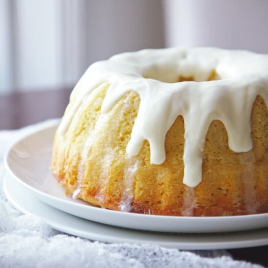 Lemon Champagne Bundt Cake