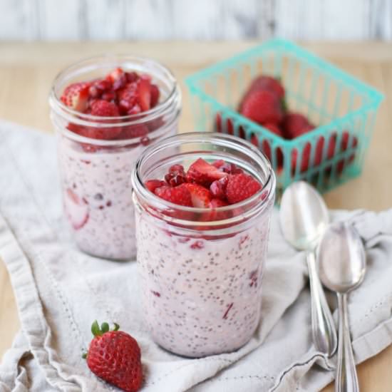 Strawberries & Cream Overnight Oats